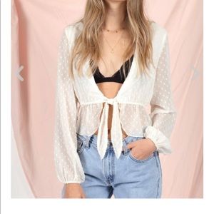 Poke-a-dot tie in the front long sleeve